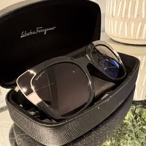NWT Salvatore Ferragamo SF889S Sunglasses